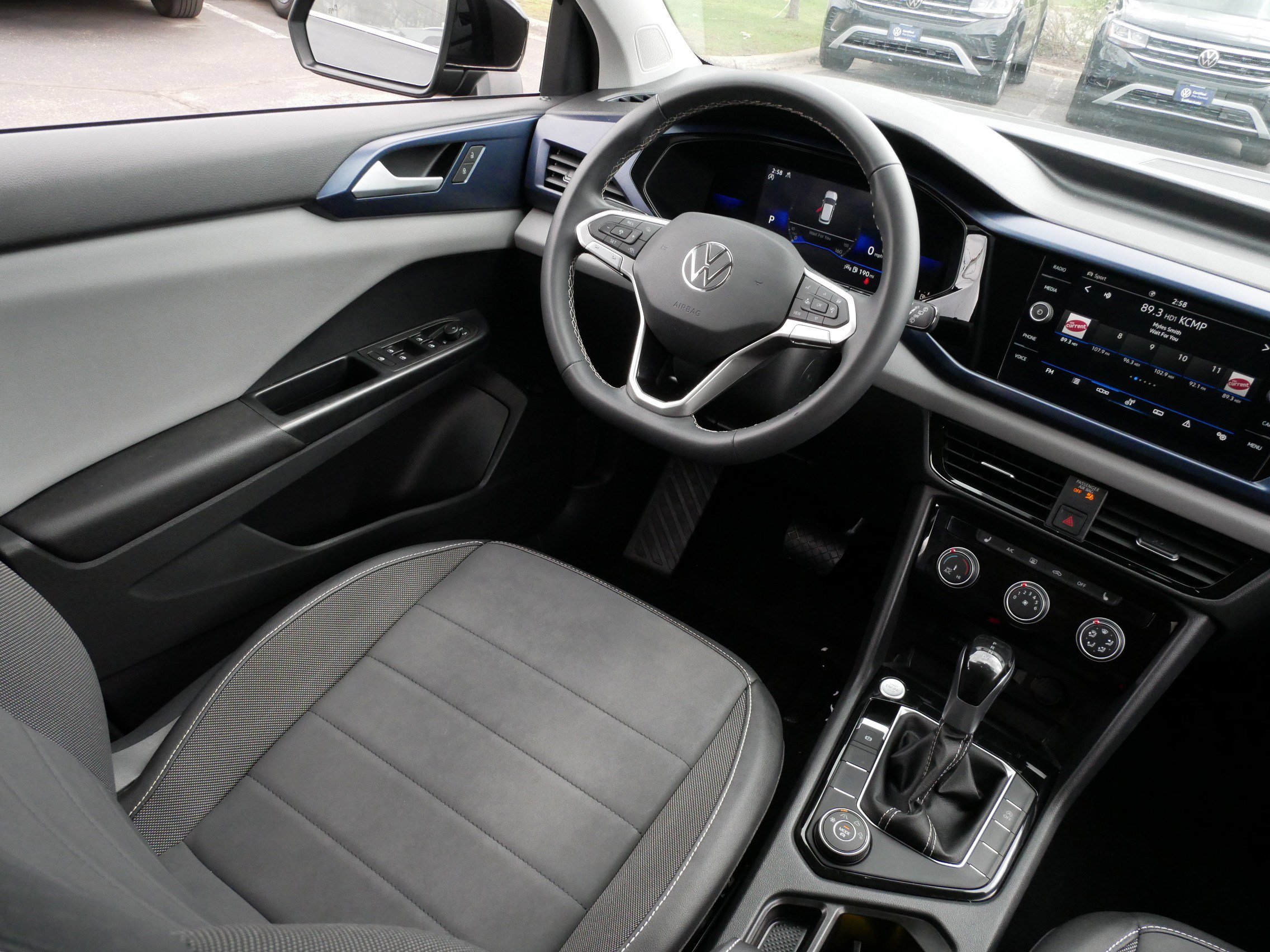 Certified 2023 Volkswagen Taos SE w/ Panoramic Sunroof Package AWD/4WD image 9