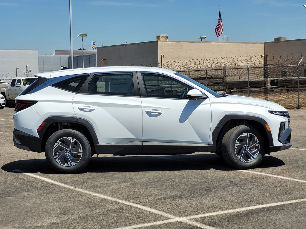 New 2026 Hyundai Tucson Blue SE w/ Tow & Go Package AWD/4WD image 3