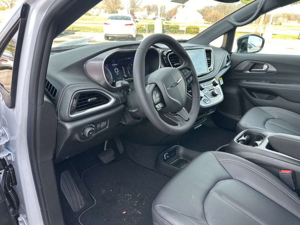 New 2026 Chrysler Pacifica Select AWD/4WD image 64