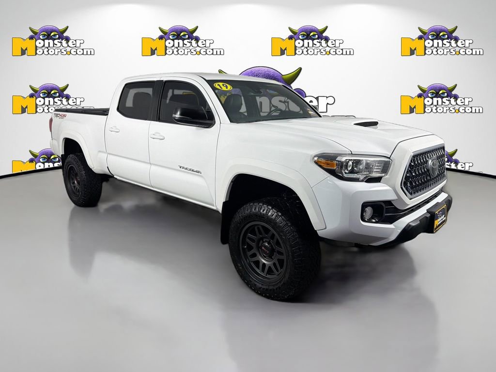 Used 2019 Toyota Tacoma TRD Sport image 3