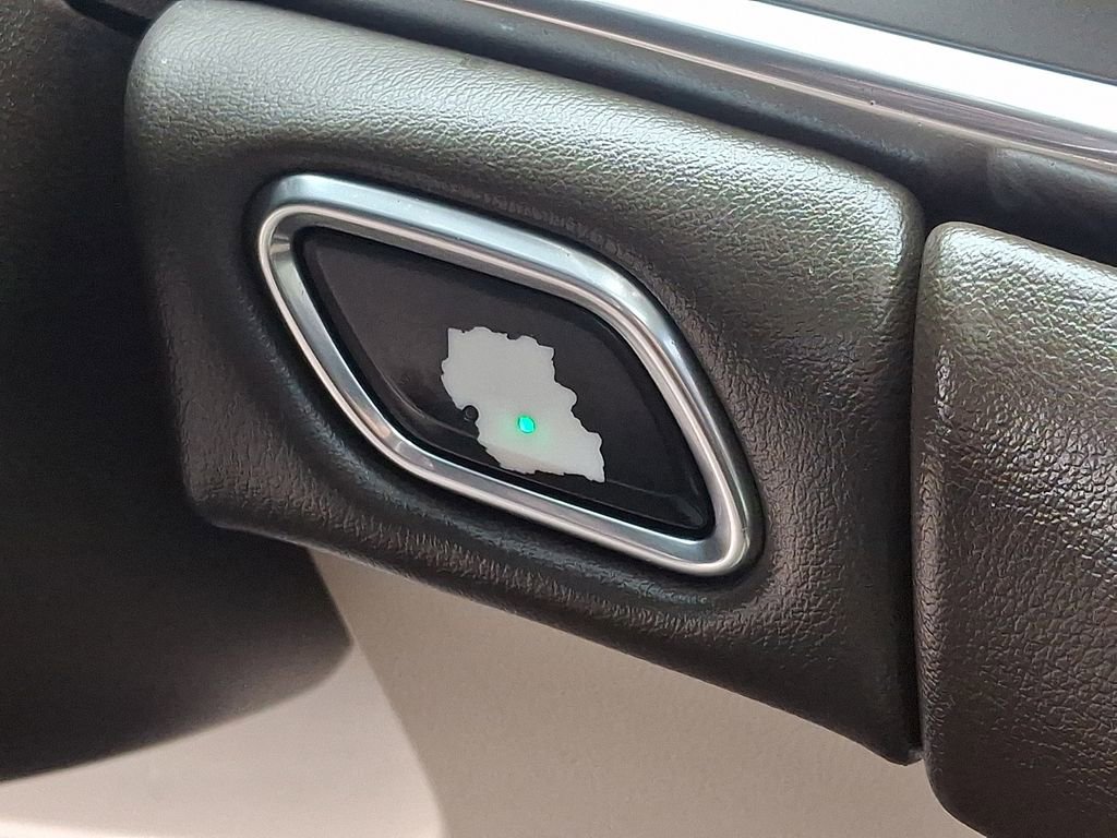 Certified 2019 Buick LaCrosse Essence w/ Sun and Shade Package image 23