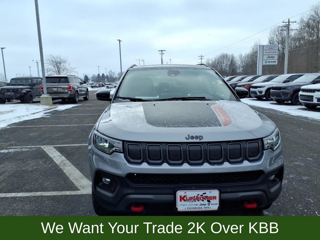 Used 2022 Jeep Compass Trailhawk w/ Sun and Sound Group AWD/4WD image 3