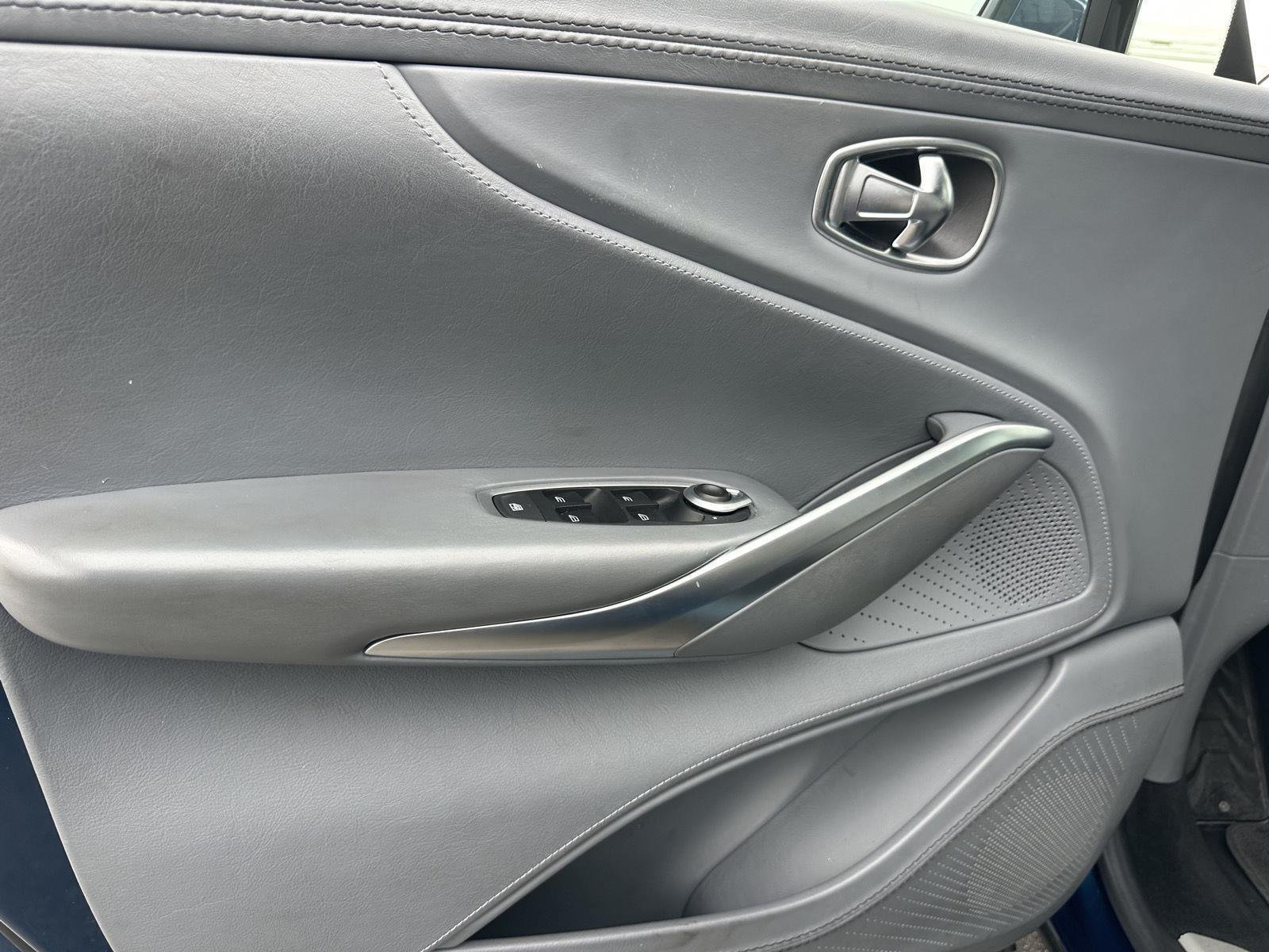 Used 2021 Aston Martin DBX AWD/4WD image 12