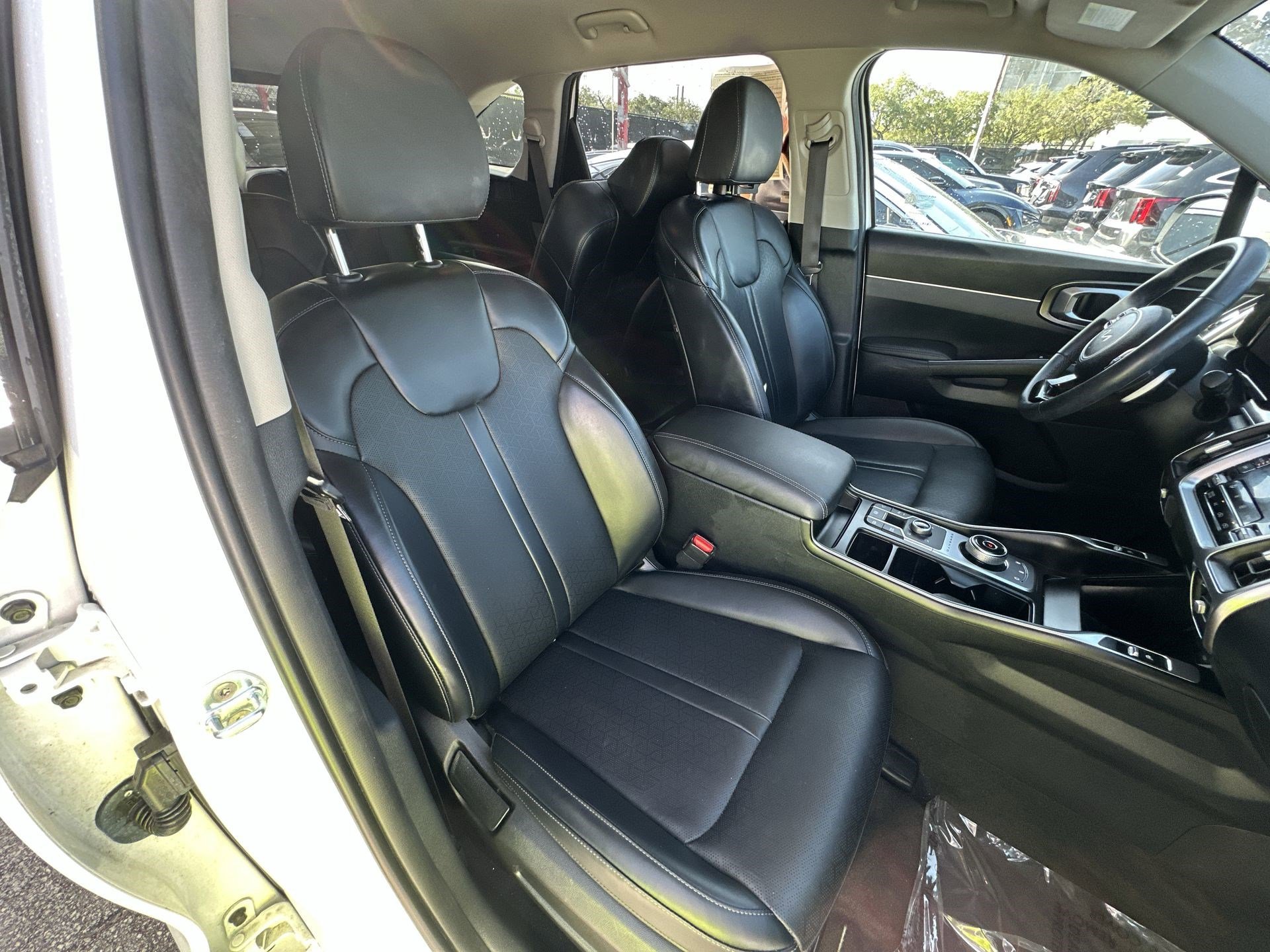 Used 2022 Kia Sorento EX image 28