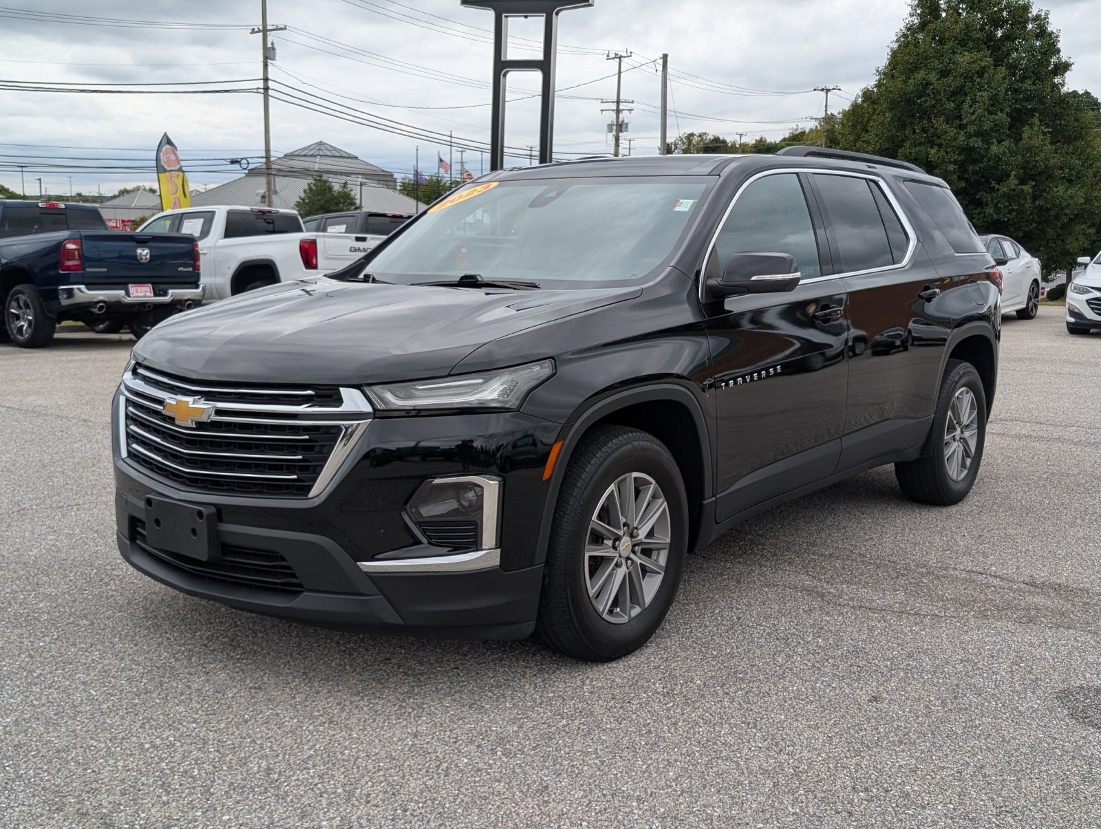 Used 2023 Chevrolet Traverse LT AWD/4WD image 7