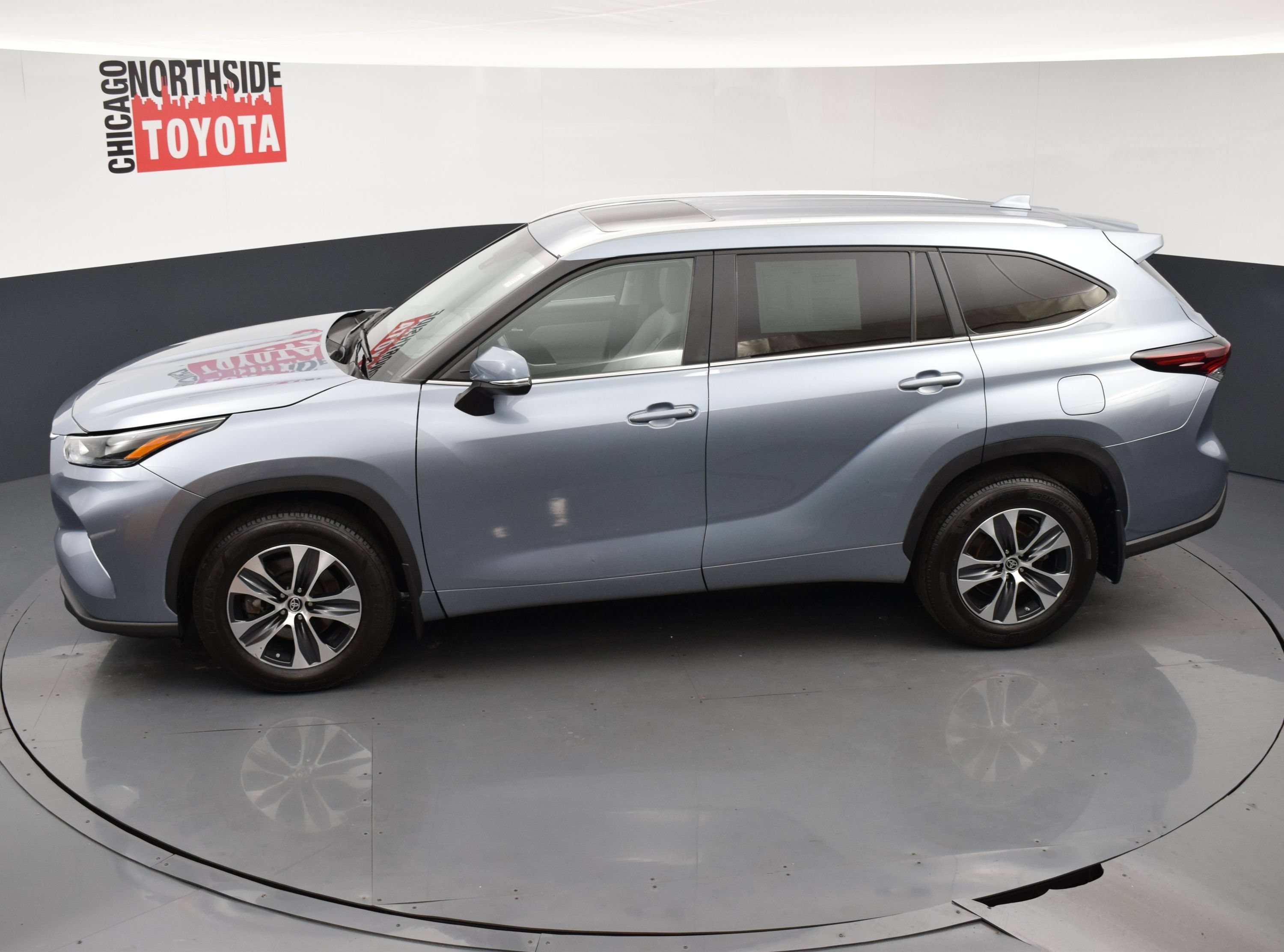 Used 2024 Toyota Highlander XLE AWD/4WD image 22