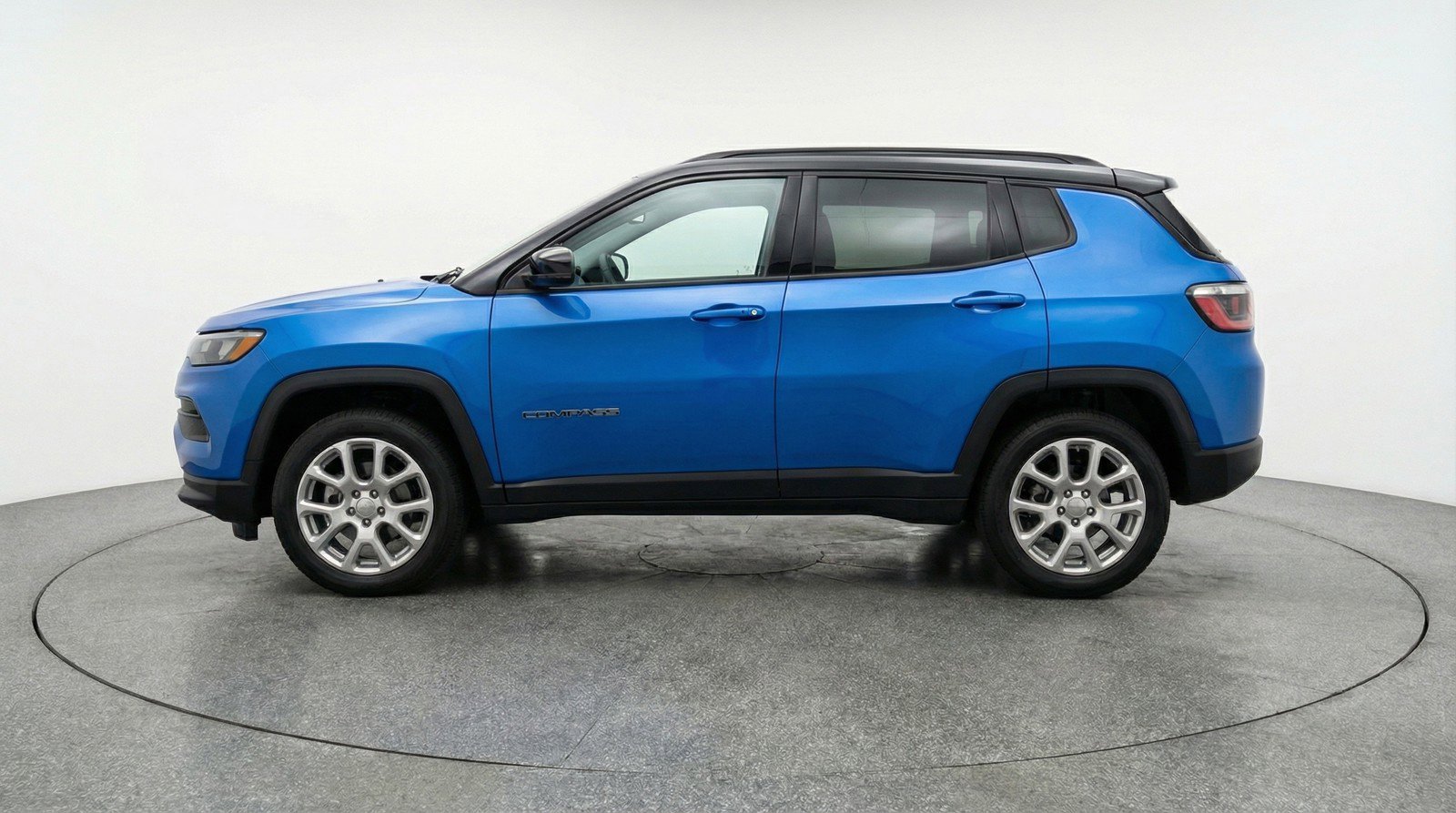 Used 2025 Jeep Compass Limited image 5
