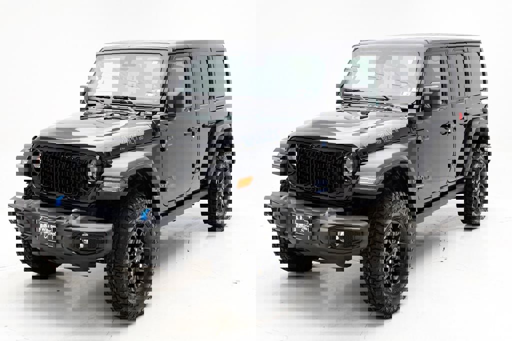 Used 2024 Jeep Wrangler Unlimited image 2