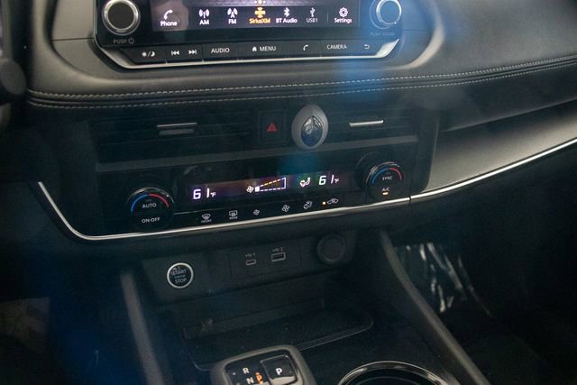 Used 2023 Nissan Rogue SV image 31