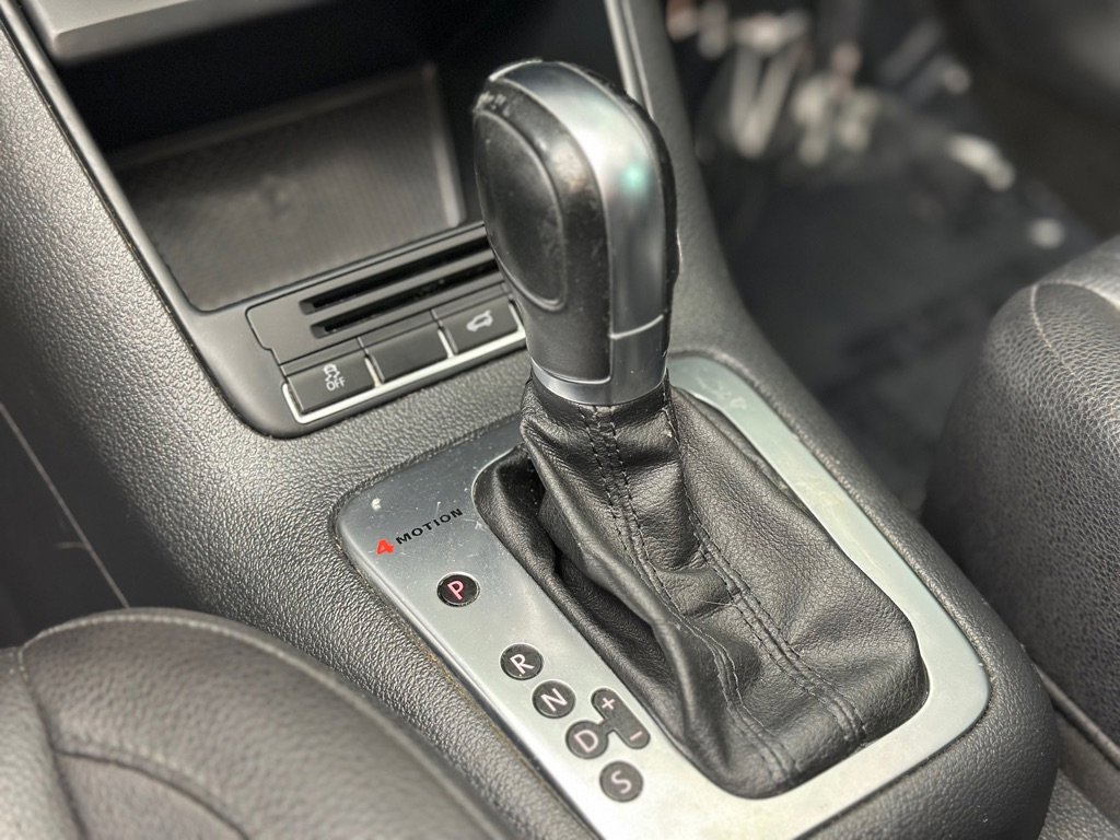Used 2011 Volkswagen Tiguan S image 21