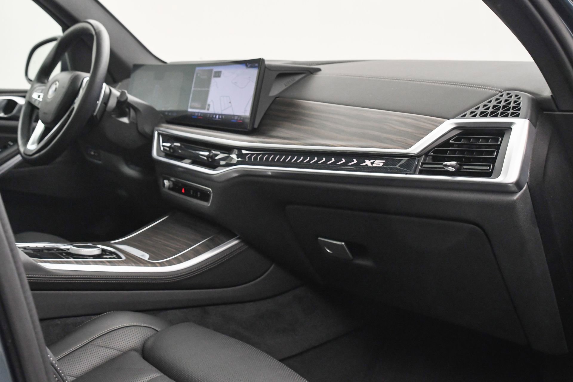 Used 2024 BMW X5 xDrive40i w/ Parking Assistance Package image 21