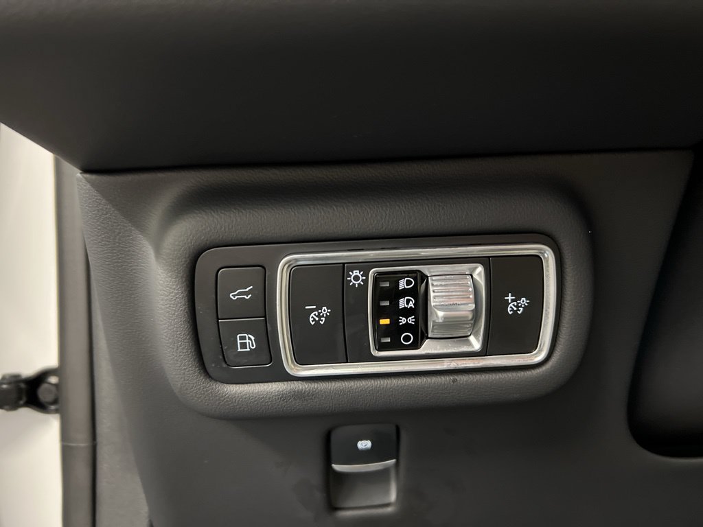 Used 2026 Lincoln Nautilus Premier AWD/4WD image 25
