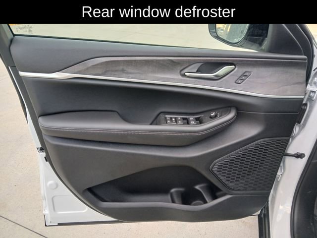 New 2025 Jeep Grand Cherokee Limited image 12