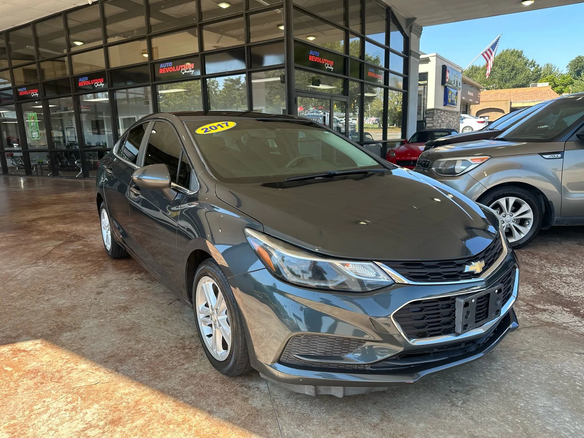 Used 2017 Chevrolet Cruze LT image 1