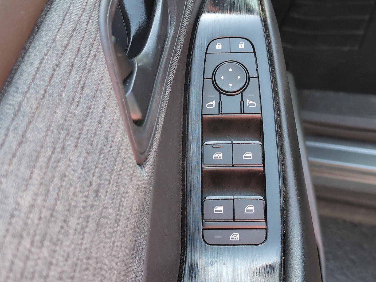 Used 2023 Nissan Rogue S FWD image 20