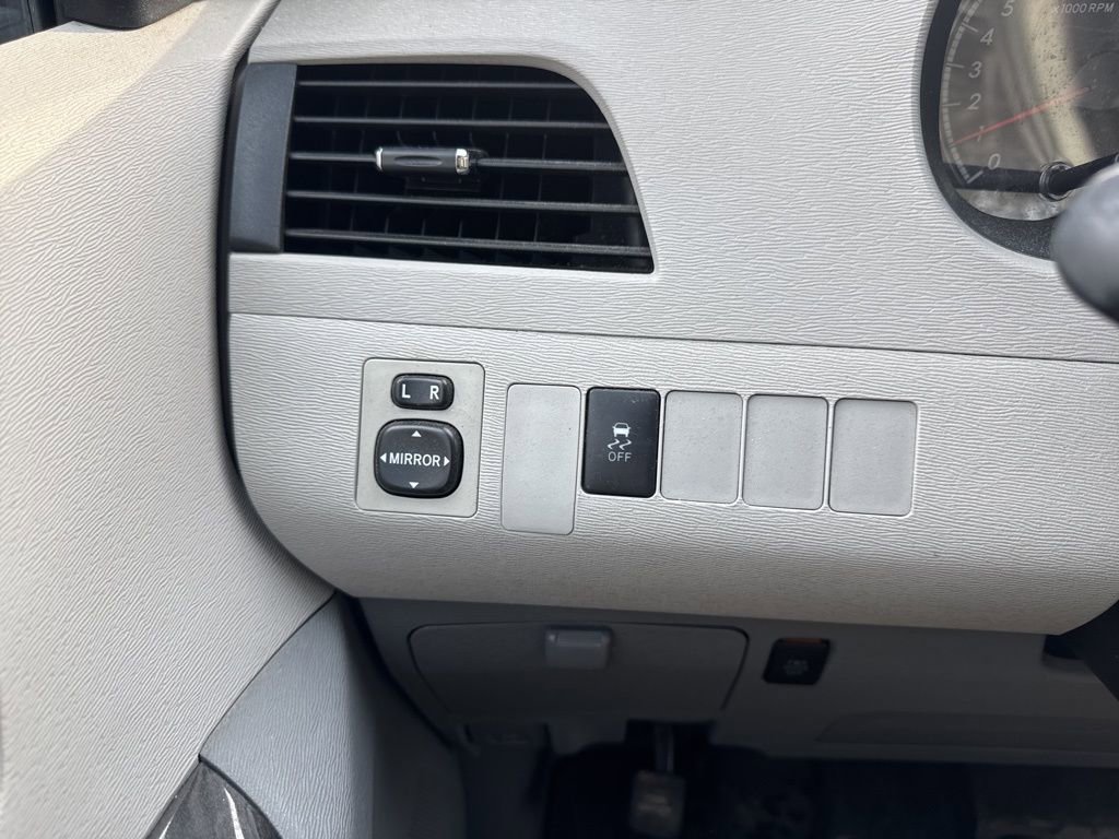 Used 2014 Toyota Sienna LE image 8