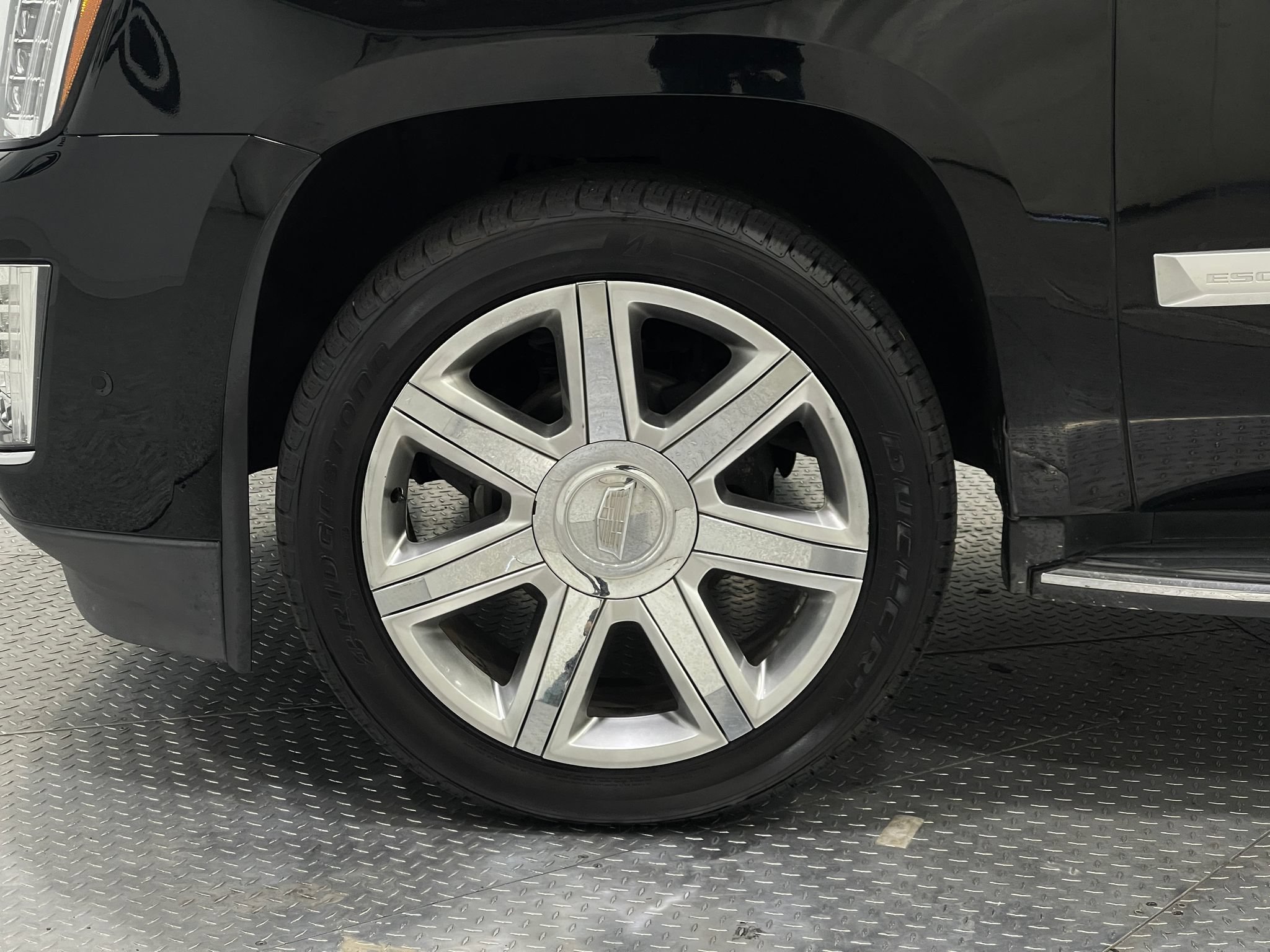 Used 2020 Cadillac Escalade Premium Luxury AWD/4WD image 36