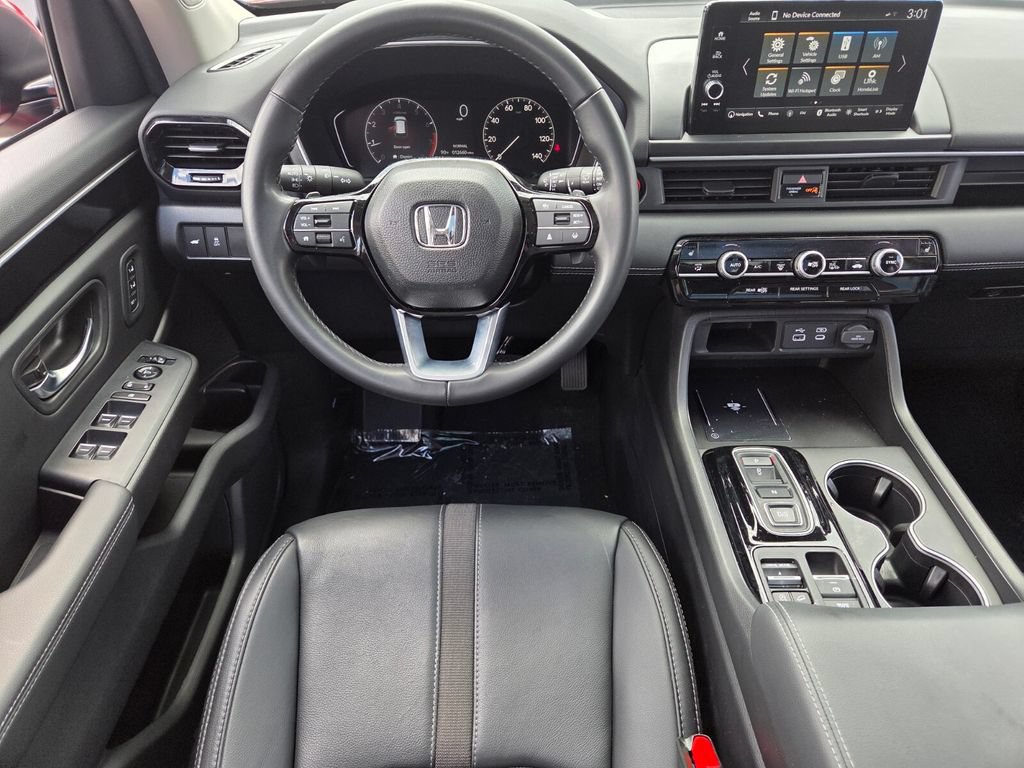 Certified 2025 Honda Pilot Touring image 12