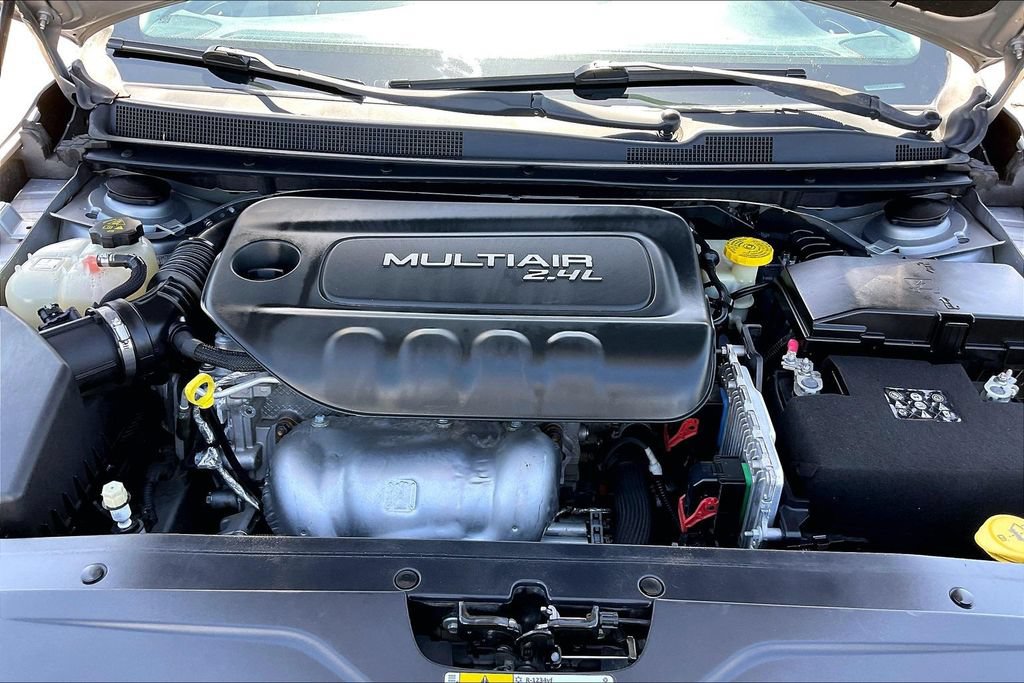 Used 2015 Chrysler 200 Limited FWD image 30