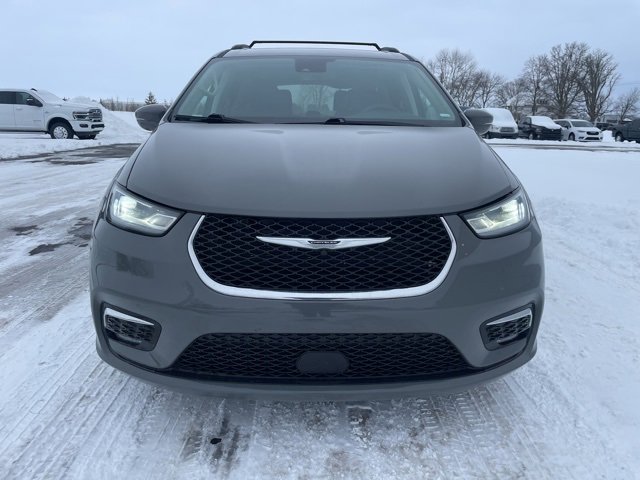 Used 2022 Chrysler Pacifica Touring-L image 6