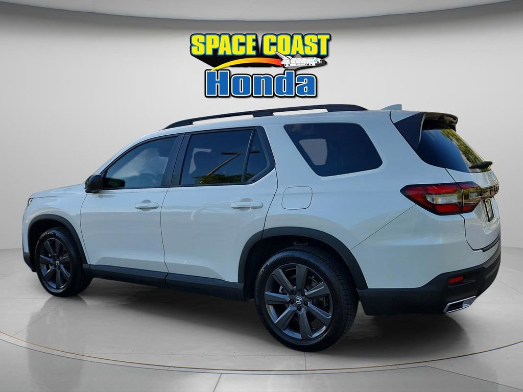 Used 2025 Honda Pilot Sport image 8