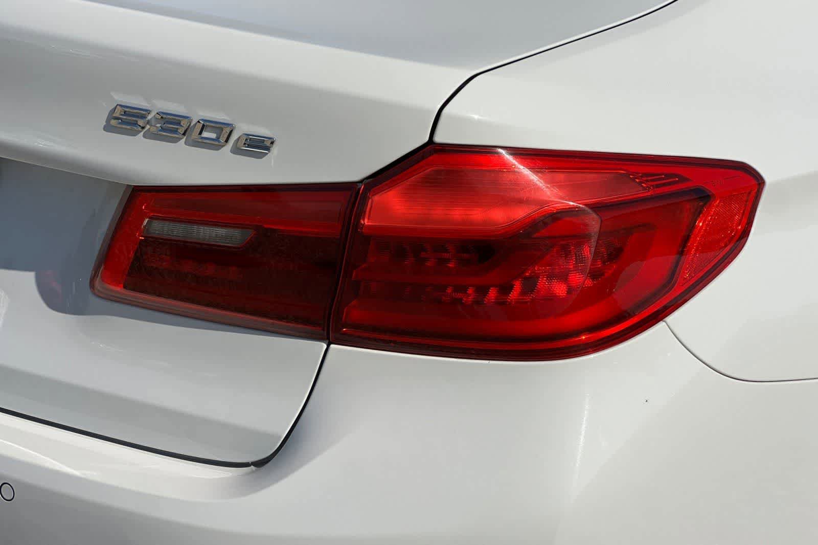 Used 2018 BMW 530e w/ Premium Package 2 RWD image 34