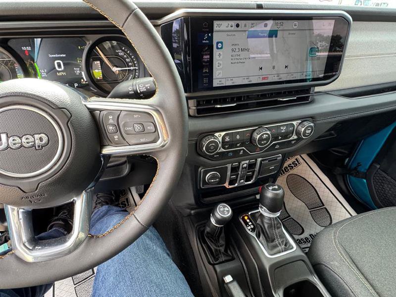 Used 2024 Jeep Wrangler Sahara image 16