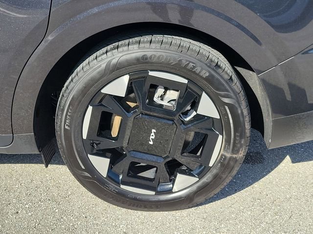 Certified 2025 Kia Carnival EX FWD image 6