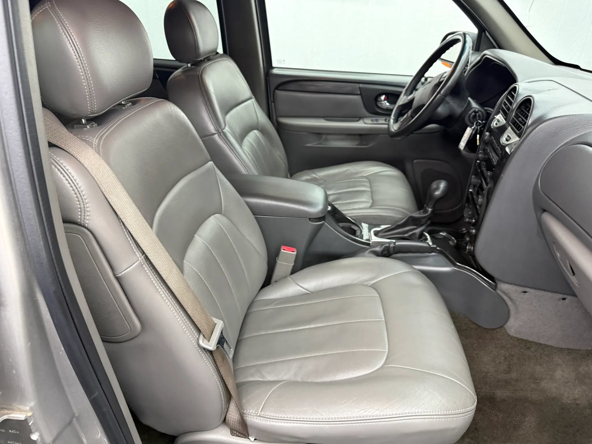 Used 2004 GMC Envoy XUV SLT w/ 1SD Preferred Equipment Group AWD/4WD image 6