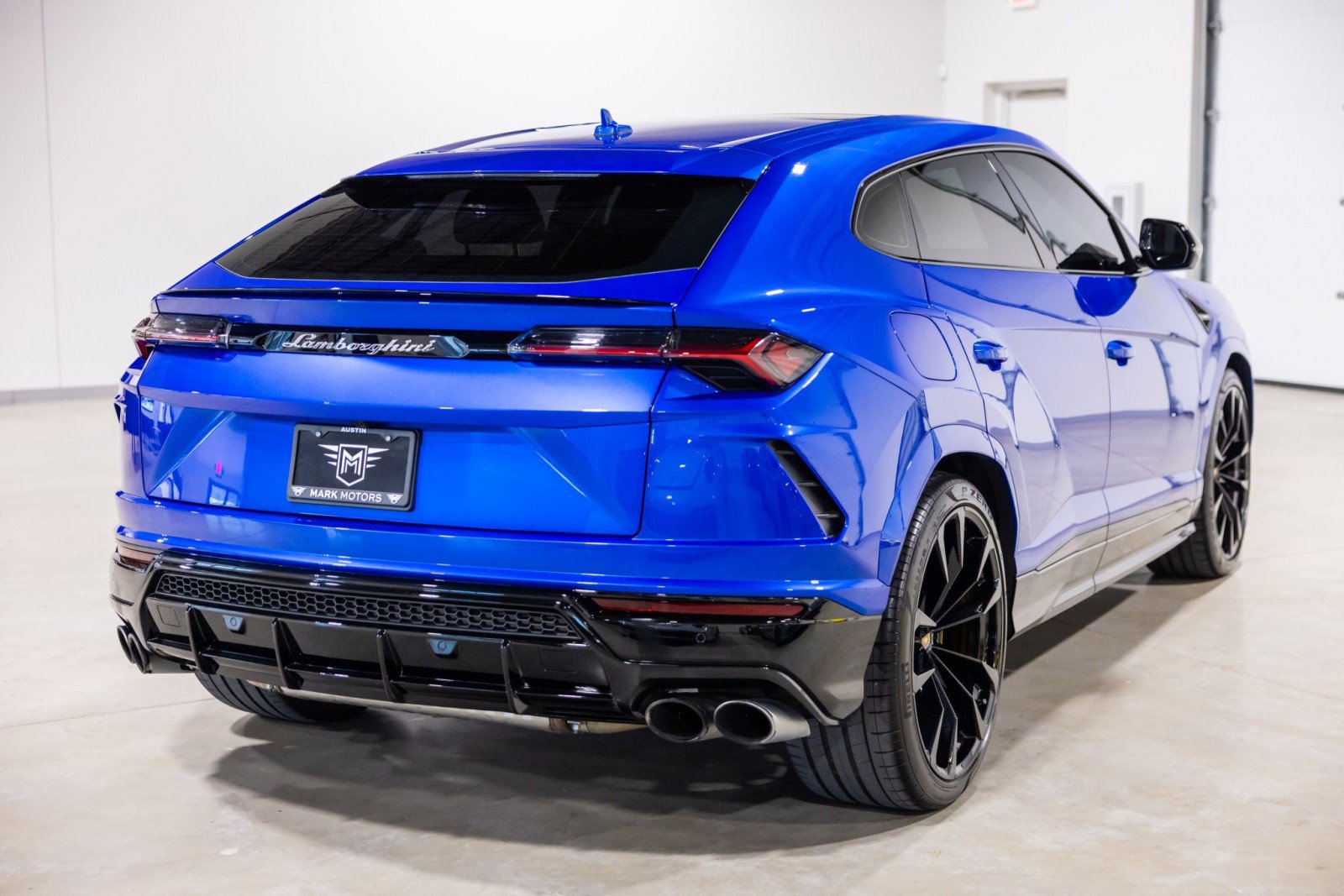 Used 2022 Lamborghini Urus AWD/4WD image 9