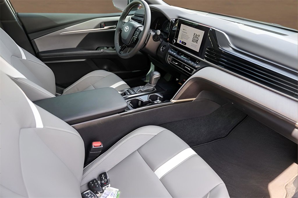 Used 2025 Toyota Camry SE w/ Convenience Package image 30