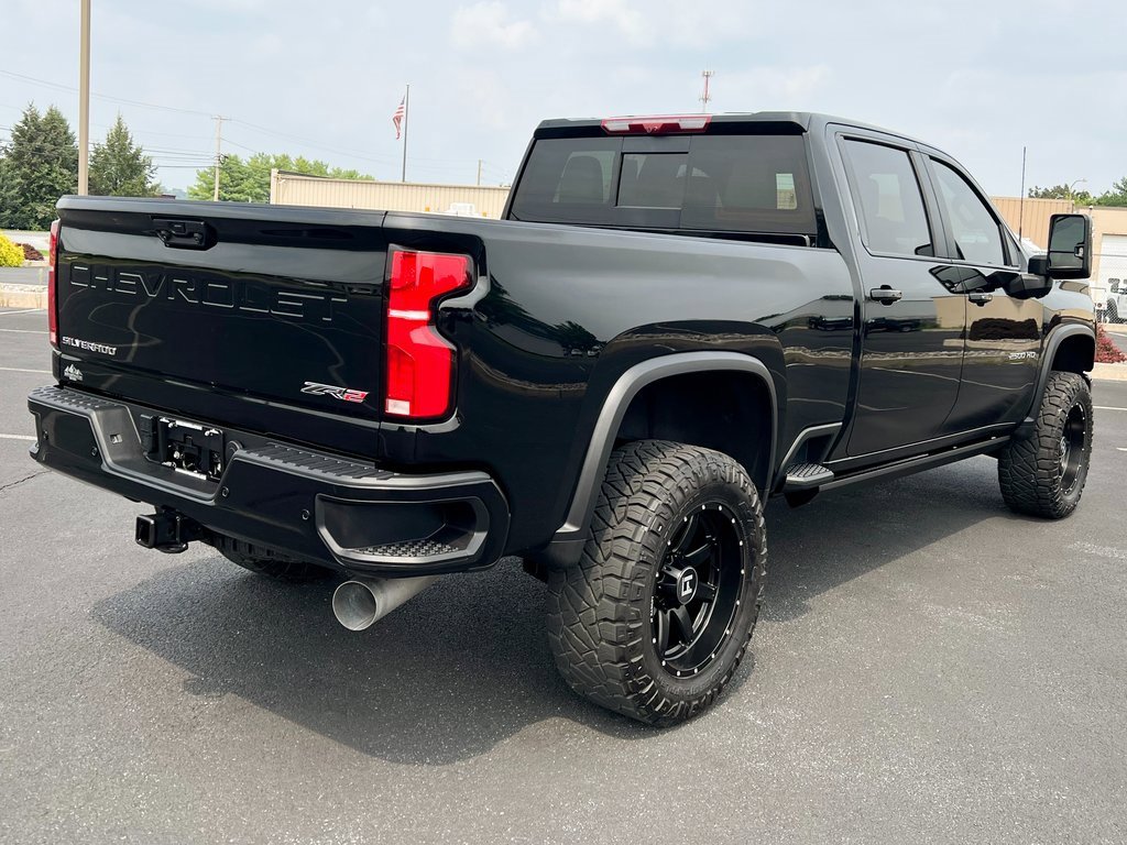Used 2025 Chevrolet Silverado 2500 ZR2 w/ Technology Package image 11