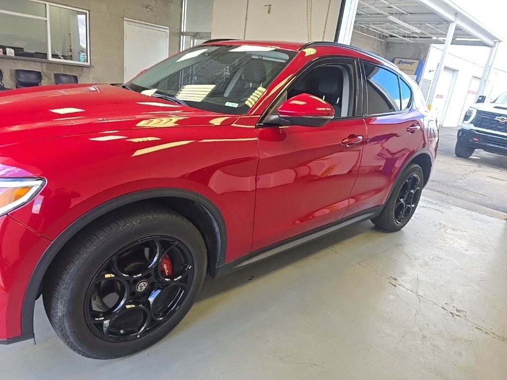 Used 2018 Alfa Romeo Stelvio Sport w/ Quick Order Package 22J Sport image 2