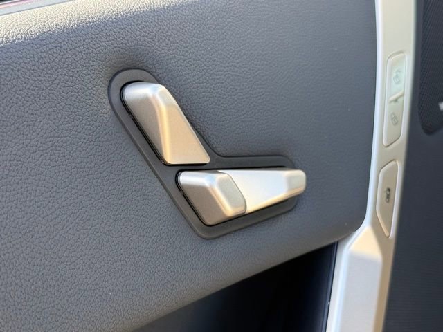 Used 2026 BMW iX xDrive60 image 20