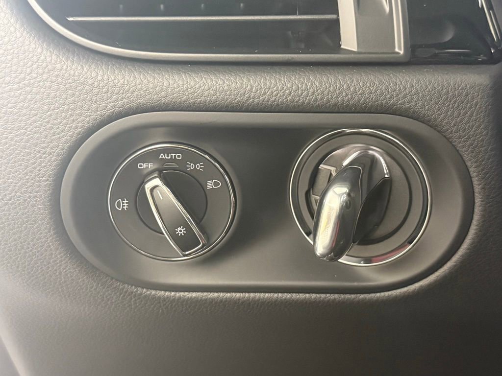 New 2026 Porsche Macan image 35