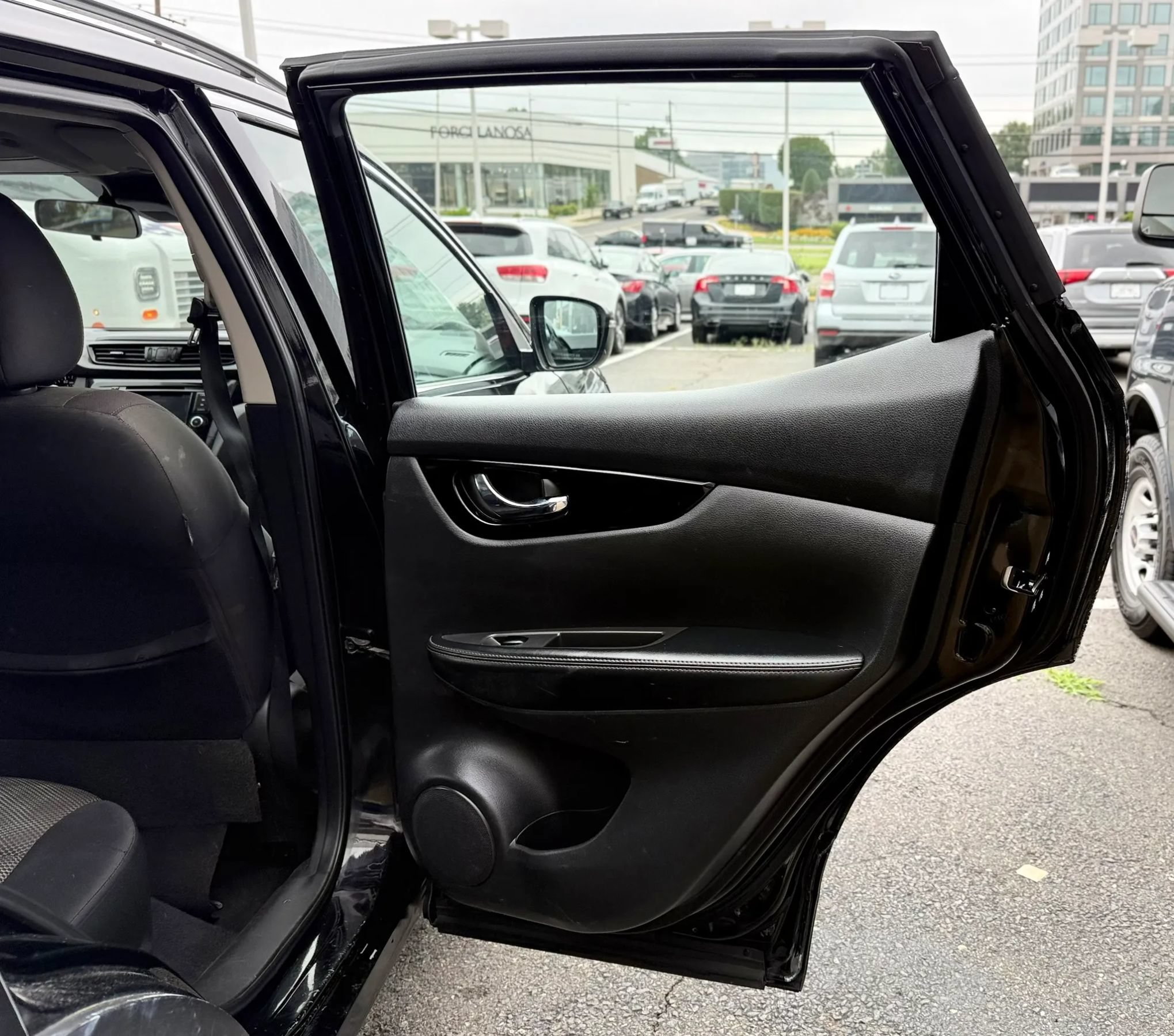 Used 2021 Nissan Rogue Sport SV AWD/4WD image 29