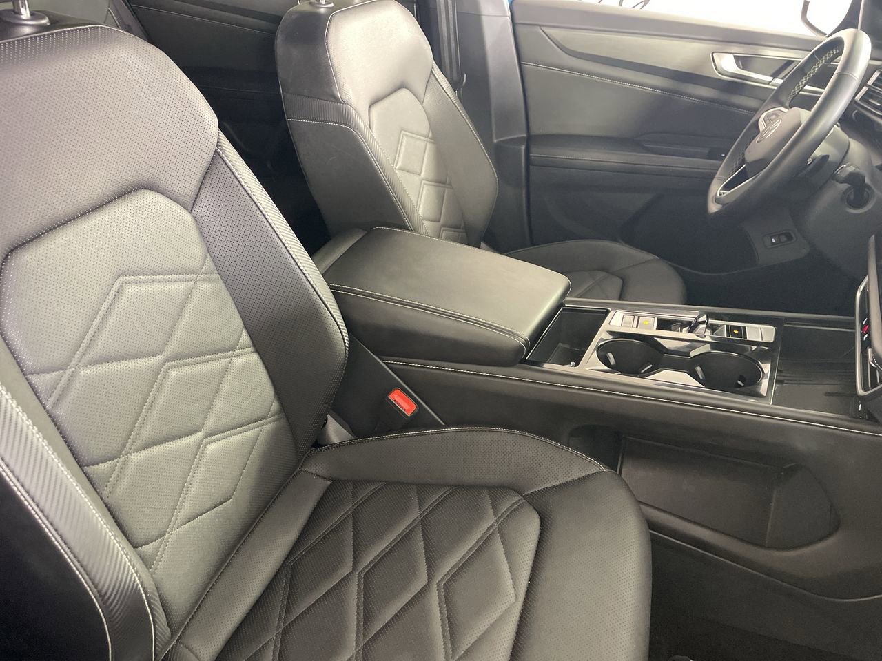 Used 2025 Volkswagen Atlas Cross Sport SE FWD image 24