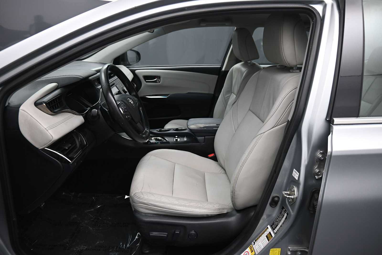 Used 2015 Toyota Avalon XLE FWD image 18