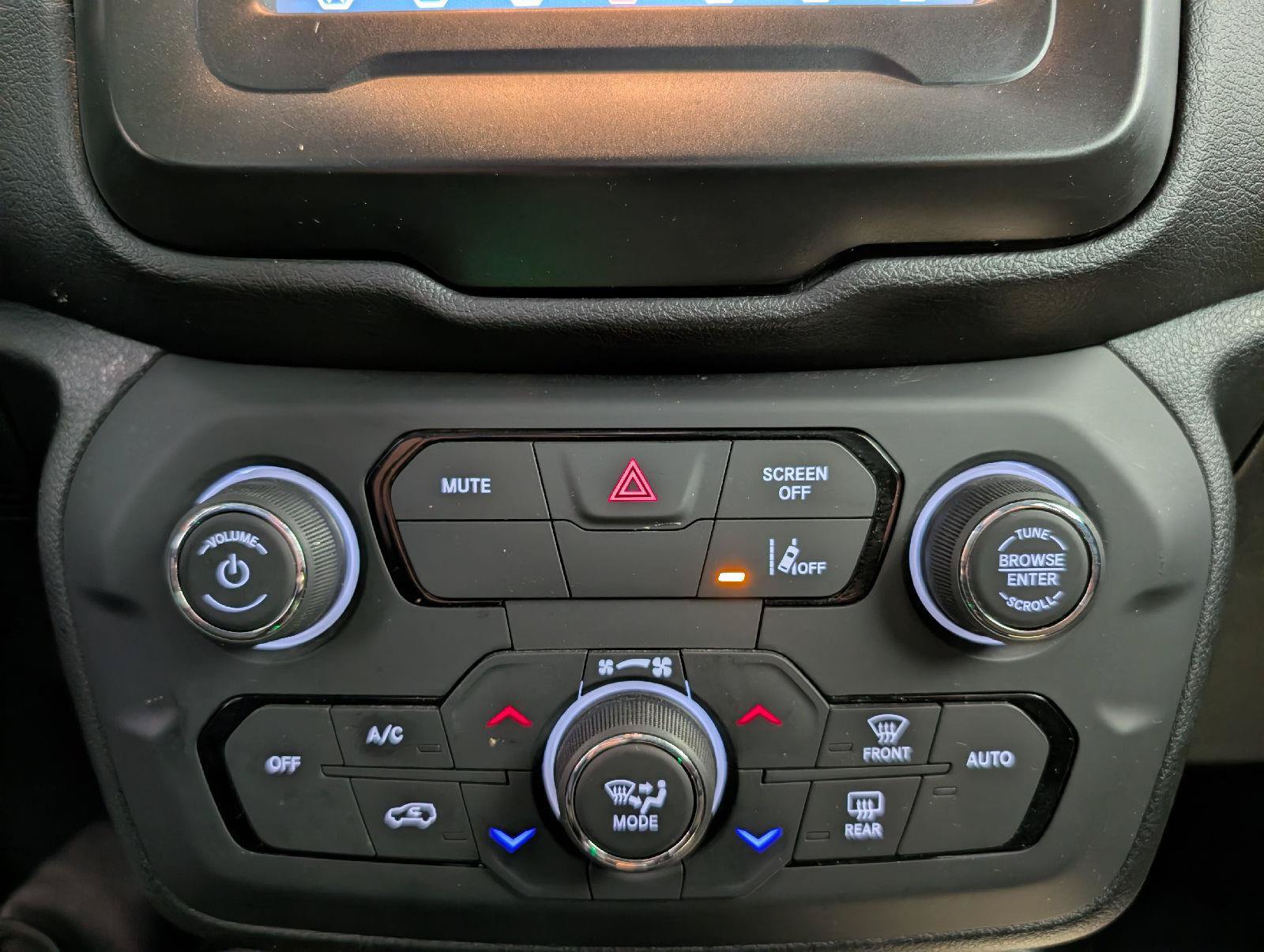 Used 2021 Jeep Renegade Latitude AWD/4WD image 27