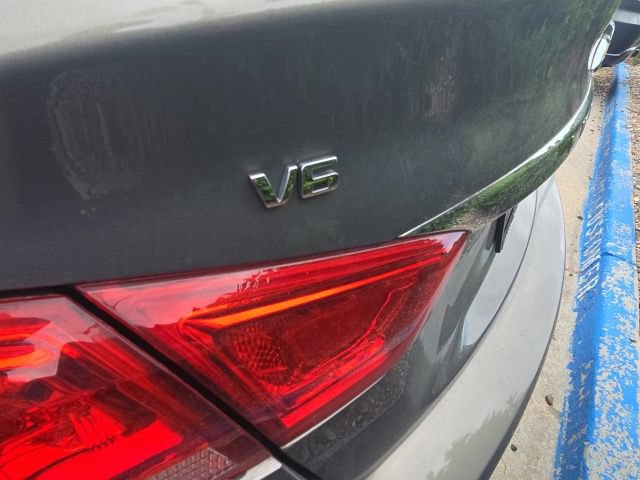 Used 2018 Chevrolet Impala Premier w/ Premier Confidence Package FWD image 12