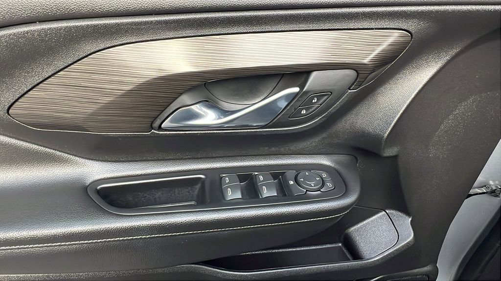 Used 2023 GMC Terrain SLE w/ Driver Convenience Package image 15