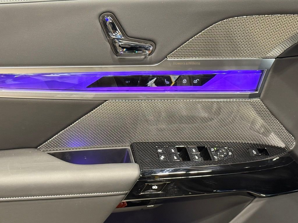 Used 2025 BMW i7 xDrive60 w/ Premium Package image 13