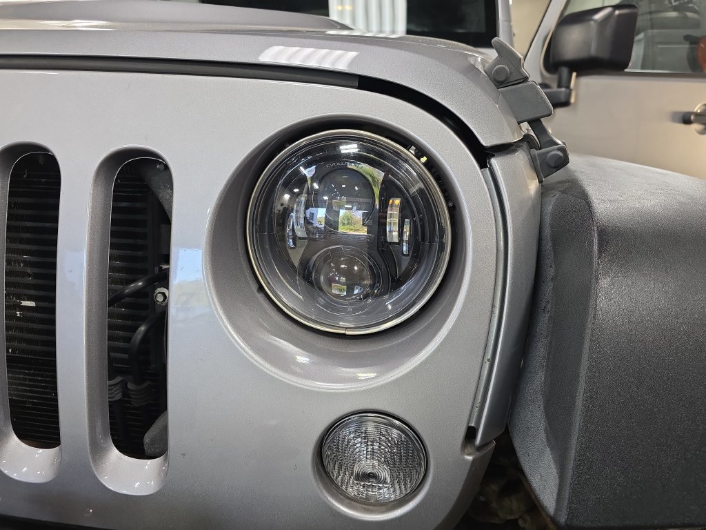 Used 2016 Jeep Wrangler Unlimited Rubicon AWD/4WD image 31