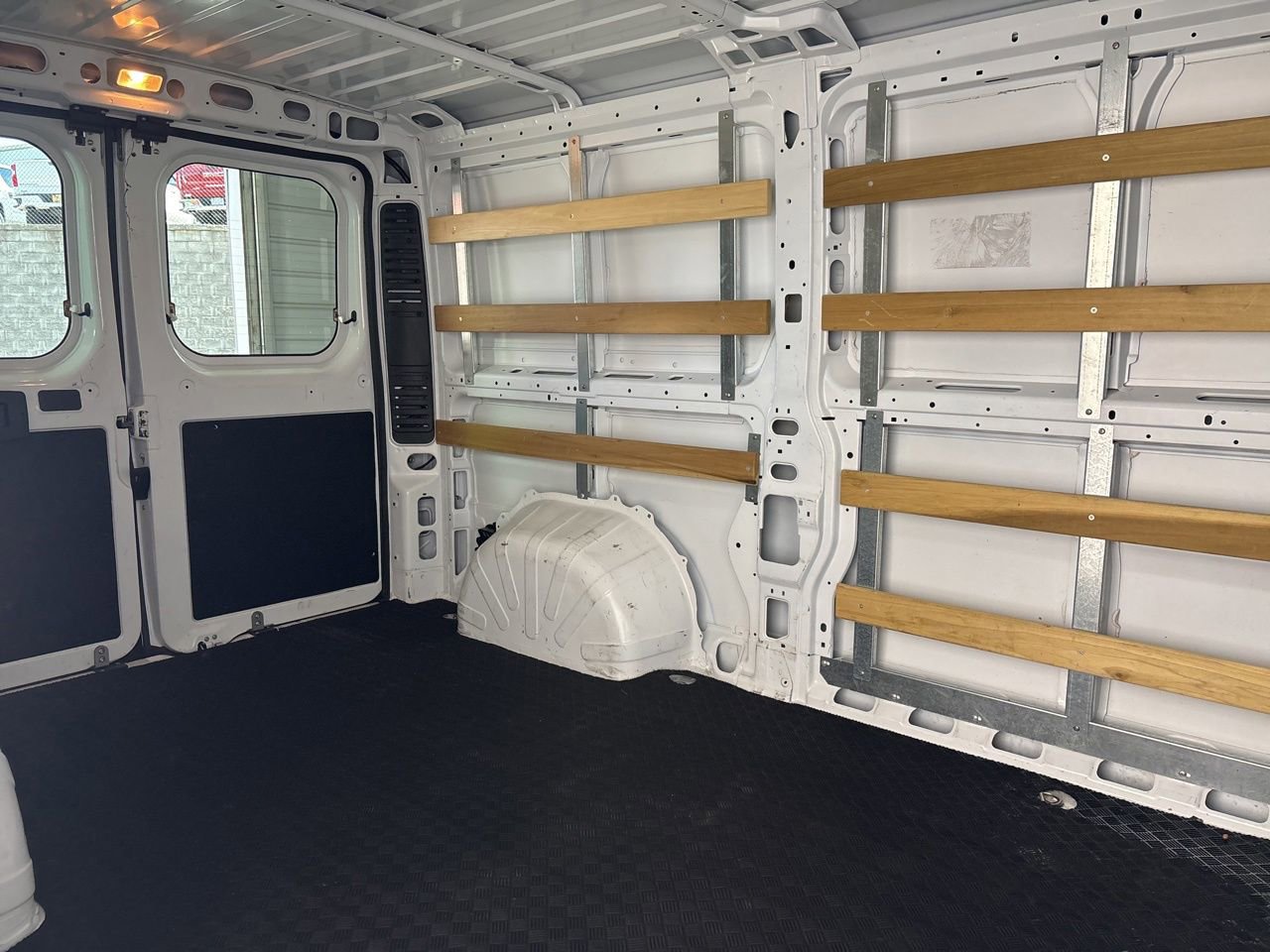 Used 2025 RAM ProMaster 2500 w/ U-Haul Equipment Group FWD image 20