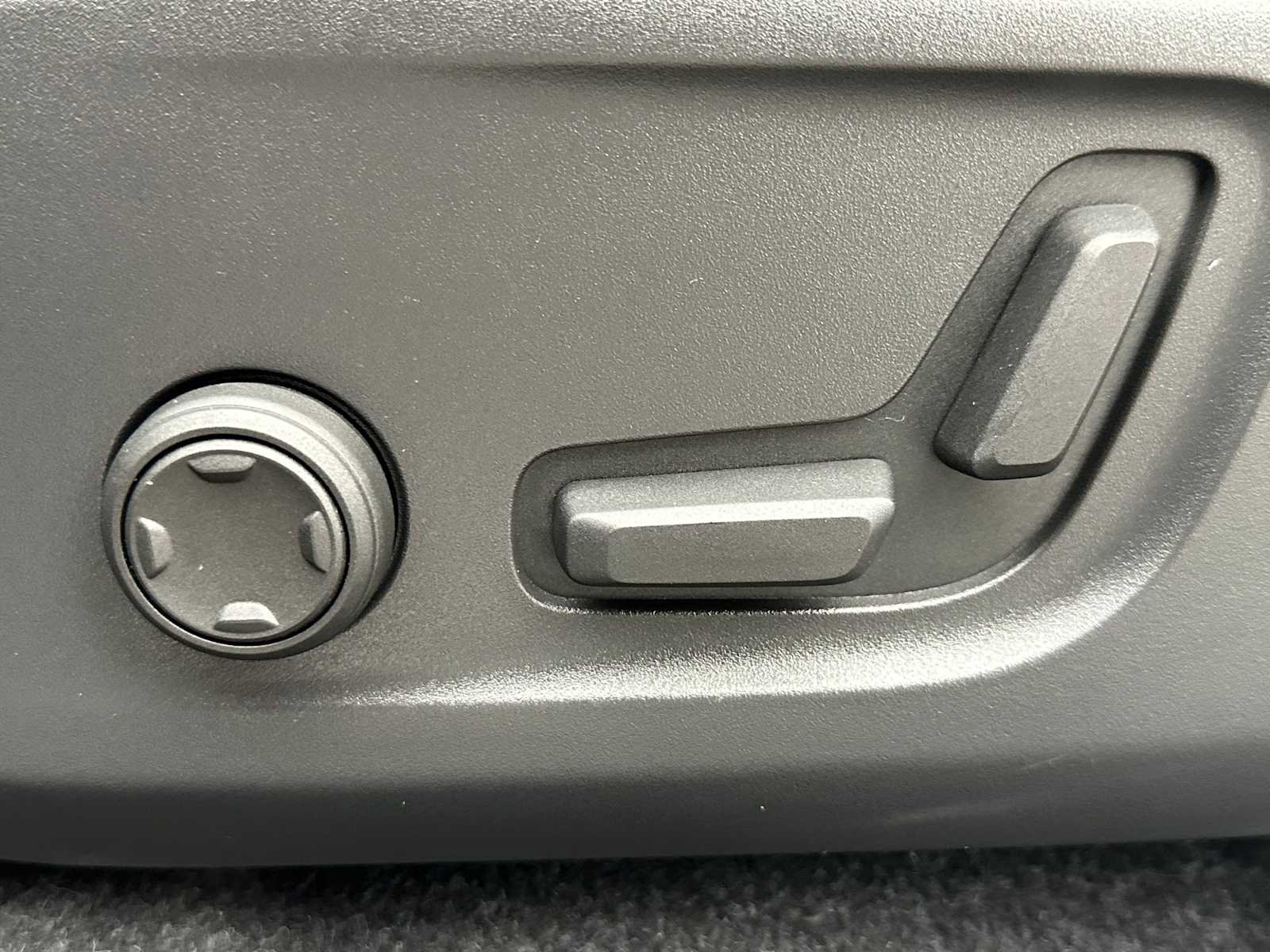 Certified 2023 Volvo C40 P8 Recharge Ultimate image 22