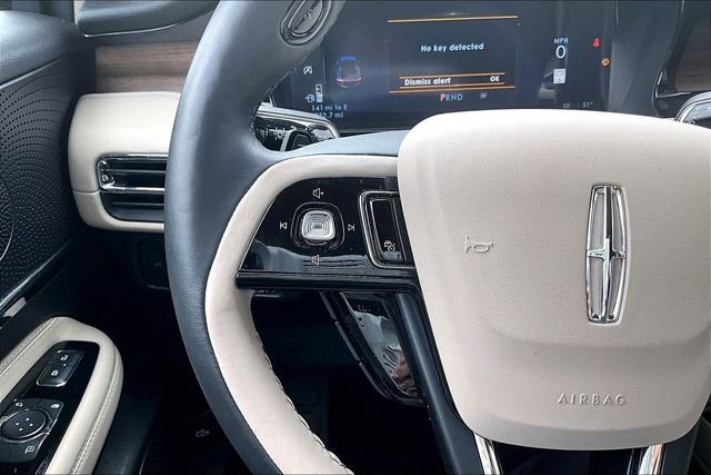 Used 2025 Lincoln Corsair Reserve AWD/4WD image 11