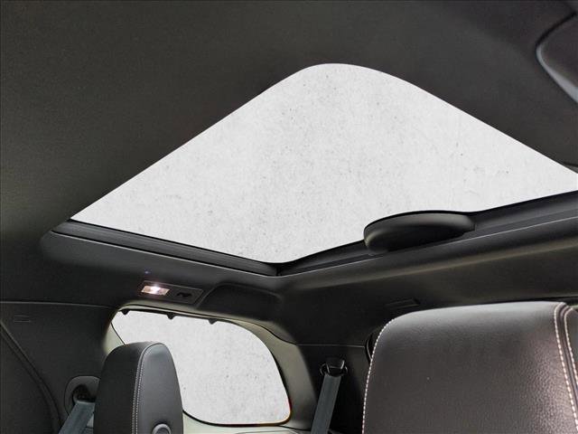 Certified 2024 Land Rover Discovery Dynamic SE image 19