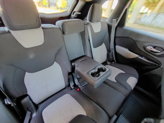 Used 2014 Jeep Cherokee Sport FWD image 57