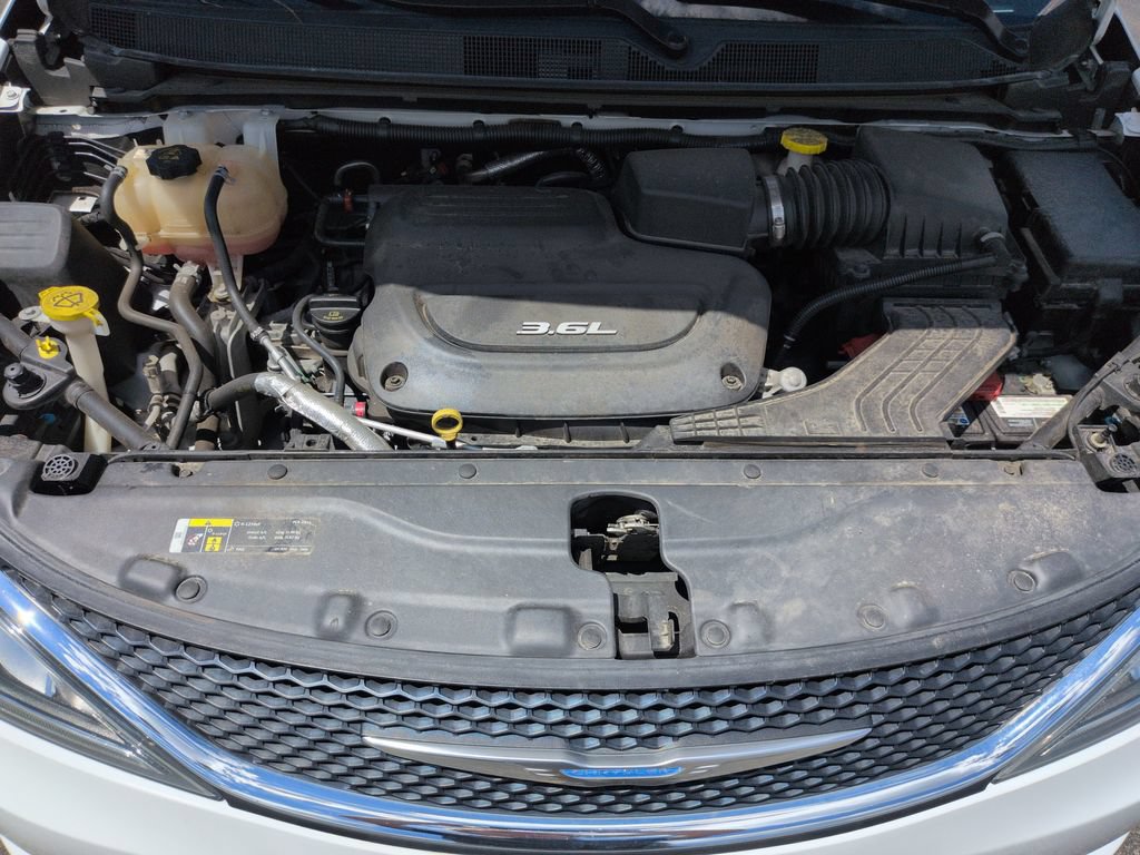 Used 2018 Chrysler Pacifica Touring Plus FWD image 23