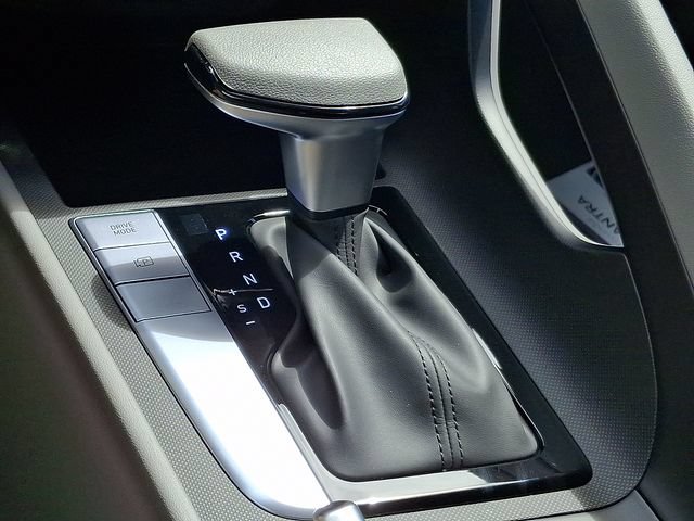 New 2026 Hyundai Elantra SE FWD image 17